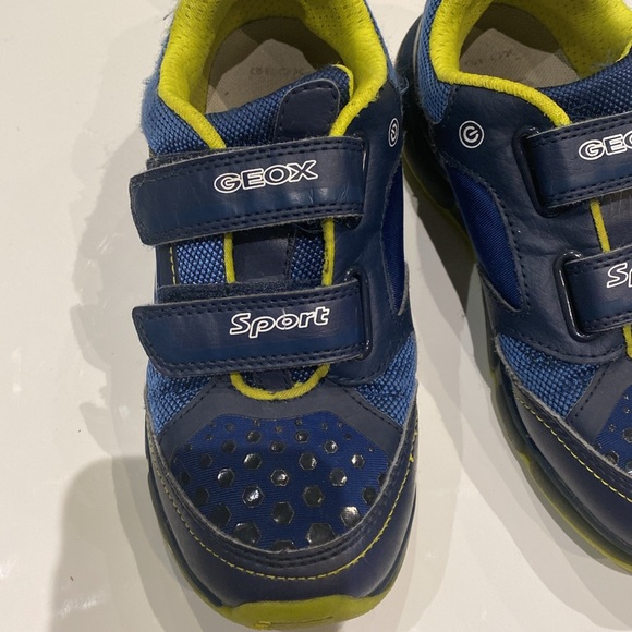 Geox kids running shoes. Size US3 EU34 - Picture 3 of 7